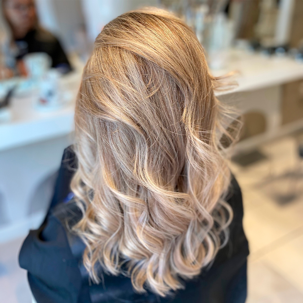 Balayage behandling hos Hair By Dyrbye i Hvalsø, nær Roskilde & Lejre